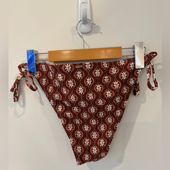Hollister Smocked Brown Pattern Bikini Bottoms, size Medium - Picture 3 of 3